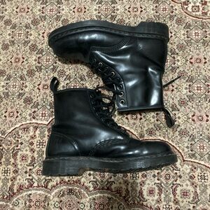 Black Dr martens 1460 lace up boots- Mono black leather